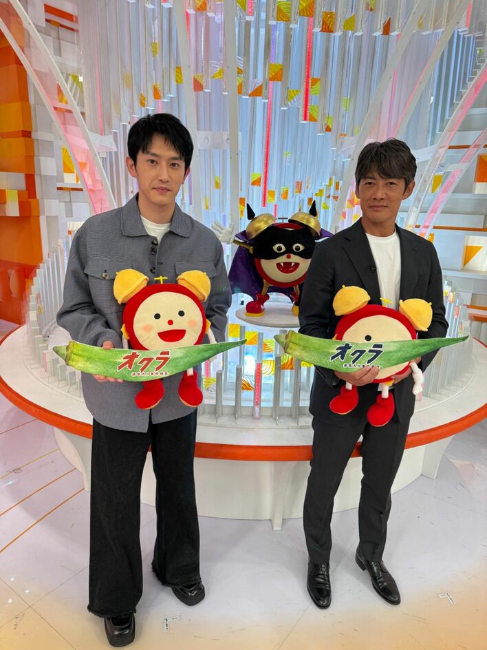 反町隆史さんドラマオフショット 反町隆史＆杉野遥亮が電波ジャック！2人並んだオフショに