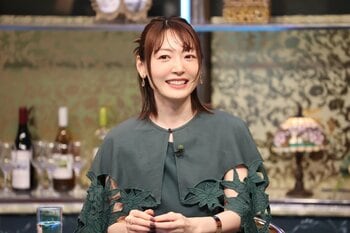 花澤香菜がおしゃれ目的で購入したサングラスのかけ方を相談！當間ローズのお手本に思わず悲鳴！？『酒のツマミになる話』