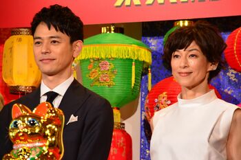 鈴木保奈美「上はシャツ、下は何も履かずに…想像しないでくださいね」と余裕のほほ笑み