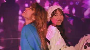若槻千夏とpeco背中合わせ幻想的なショットを公開！2家族で豊洲のチームラボ pecoの息子との2ショットも