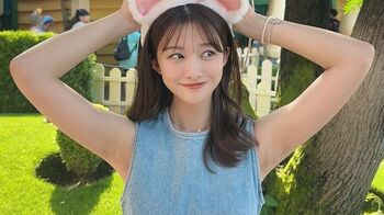フジ原田葵アナ 大学時代の友人とディズニー満喫！デニムのノースリーブワンピに「マリー」のカチューシャ「可愛すぎるねこちゃん」
