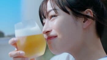 広瀬すず ビールを片手にを自由時間を楽しむ新CMが公開！プライベートは“ねこちゃん”最優先