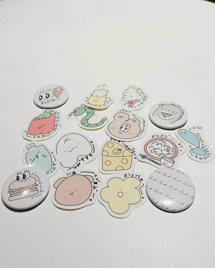 私情がどっぷり入ってます♡」めるる モノトーンコーデで誕生祭グッズ
