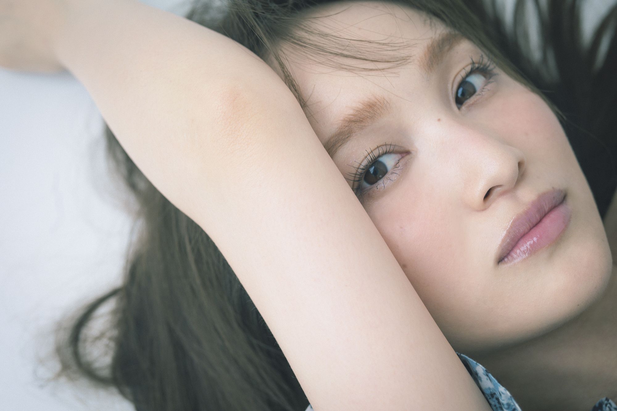 ももクロ・百田夏菜子 真っ赤な華やかドレス姿から水中の神秘的