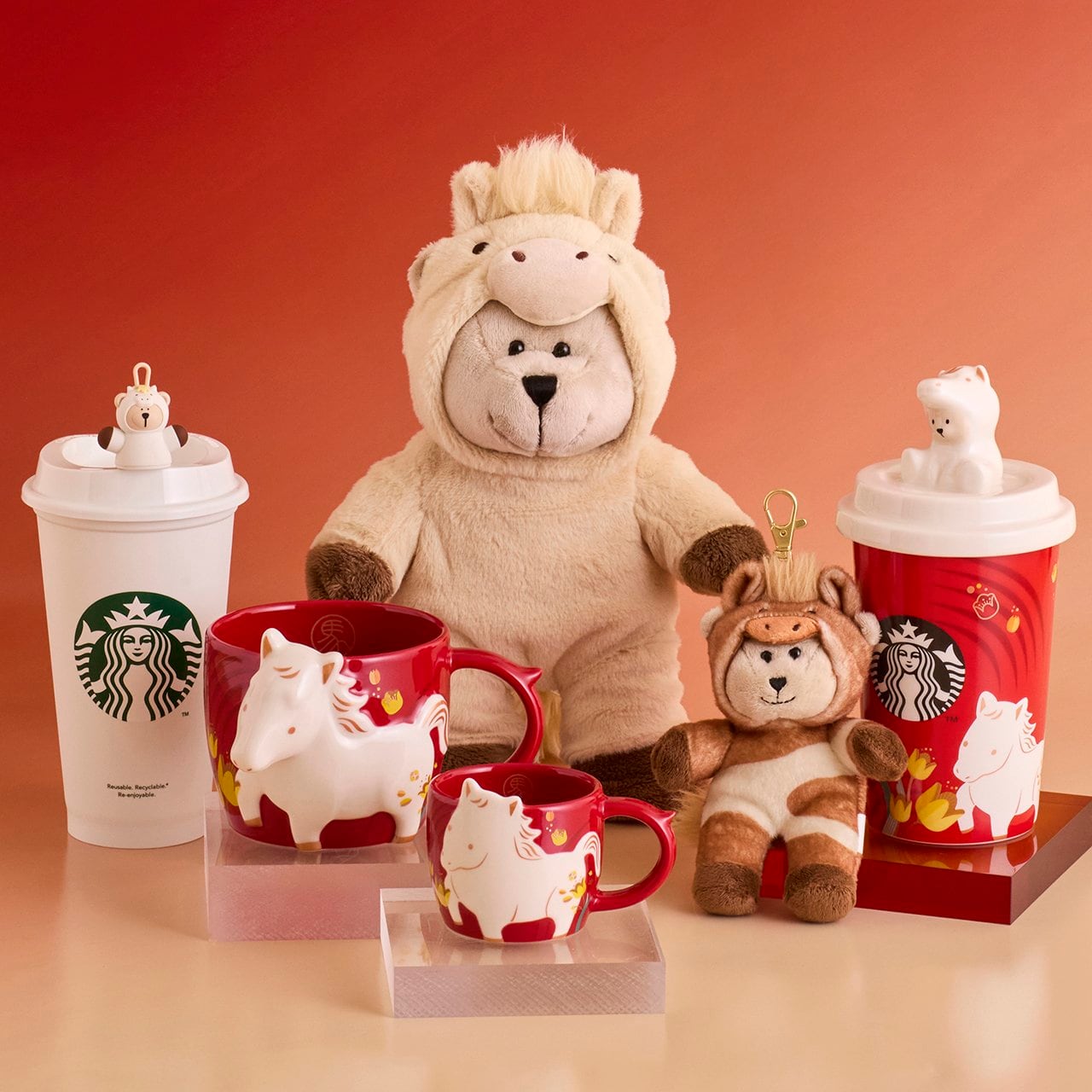 スタバ新作は“うま”づくし！新年を祝うキュートなグッズが勢ぞろい