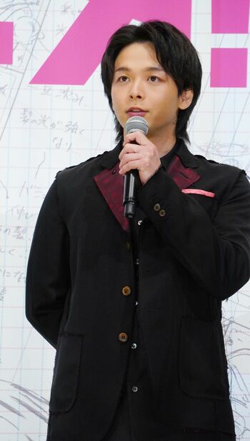 中村倫也 「覇権を取れる」必殺スマイルに吉岡里帆も爆笑！