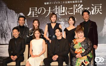新田真剣佑が舞台初主演！三浦春馬のサプライズ動画に「あとで動画ください！」と大興奮
