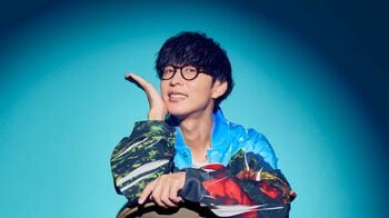 「目が似てる！」オーイシマサヨシ 母顔出しの親子ツーショット公開！少し緊張した表情で並ぶ姿に「そっくり」と反響