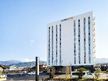 天然温泉「恵那峡の湯」と岐阜県のご当地グルメ「鶏ちゃん」や地酒が楽しめる「スーパーホテル岐阜・中津川天然温泉」2025年12月18日(木)グランドオープン！