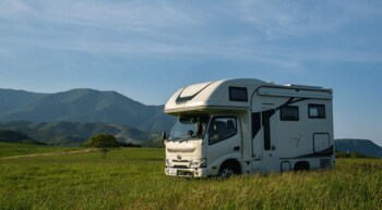 北海道キャンピングカーレンタルを新千歳で拡充｜Moving Inn、大型キャンピングカーを新たに配備