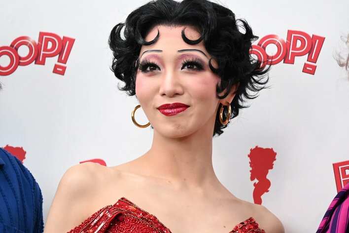 【写真20枚】ベティーちゃんに扮した礼真琴らキャスト陣と、舞台写真を見る