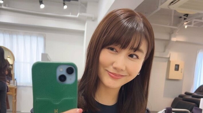 2児の母・安めぐみ 1歳次女と公園での成長感じる親子密着ショット公開！元気よく走る姿やクリスマス一色の街を散策する様子に「可愛くて素敵」