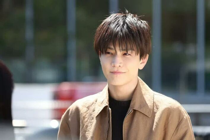 みち（奈緒）と新名（岩田剛典）はズル休みして水族館へ…＜『あなたが