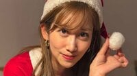 元NHKアナ・中川安奈 ミニスカ姿の人生初サンタコスプレで美脚を披露！ウィンク＆楽しそうな笑顔のショットに「今年1番のサンタ確定」