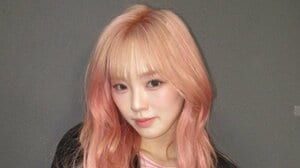 「おもろすぎ」NiziU・RIO プランターからひょっこり“かくれんぼショット”公開！横目でニヤッと笑ったチャーミングな姿に「射抜かれました」