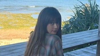 ヨンア 9歳息子＆母と沖縄の豪華リゾートホテルへ！山田優からもらったワンピース姿やプールでの親子手つなぎショットを披露「めちゃくちゃ可愛い」