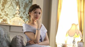 白石麻衣 キラキラのドレス姿を披露！「普段はちょっとオーバーサイズのファッションが好き」