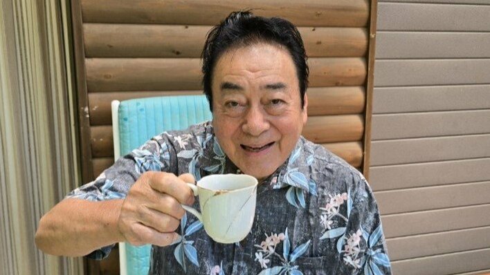 豪華別荘公開！高橋英樹 大自然に囲まれた広々ベランダで色とりどりの優雅な朝食楽しむ姿に「本当の贅沢な生活」「豪華なお食事ですね」
