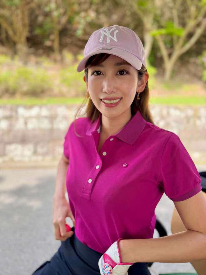 【画像】「足！長ぇ！！」中川安奈 美脚スラリの“ミニスカ”ゴルフウェア姿を見る