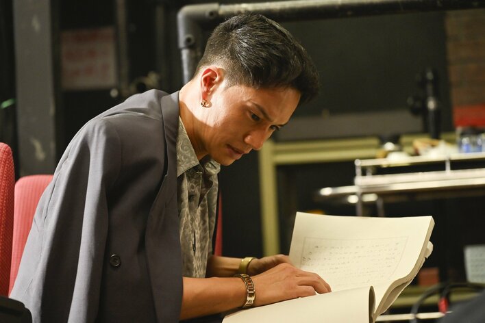 「セクシーすぎて失神！」「萌えキャラすぎる」市原隼人演じるトニー安藤にSNS大興奮！『もしもこの世が舞台なら、楽屋はどこにあるのだろう』