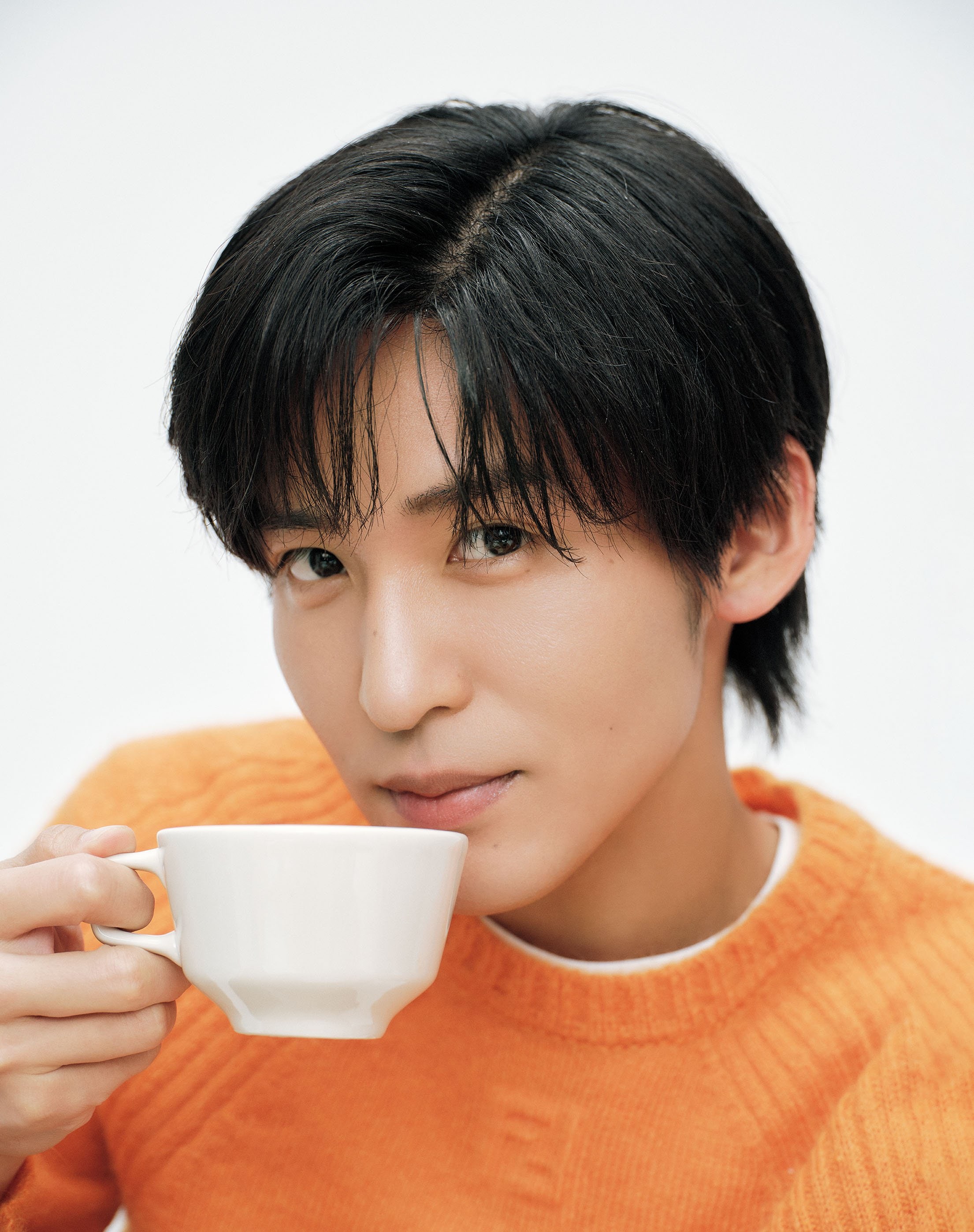 めめの朝”にキュン！「一緒にソファで寝ています」愛犬との秘話も Snow