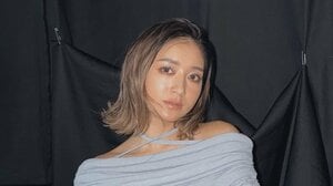 みちょぱ 雰囲気ガラリな黒リップ際立つモード系スタイルを披露！大きな瞳でクールに見つめる姿に「初めてみた」「華やかでシックな感じがいい」