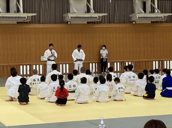 五輪メダリストと元プロ野球選手が直接指導　大野将平さん・Ｔ-岡田さんのスポーツ教室