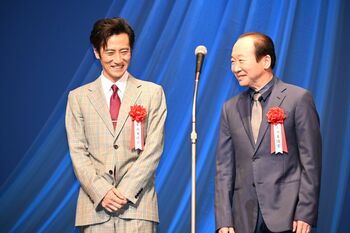 中村梅雀＆津田寛治が異例のW受賞に大喜び！浅田美代子は樹木希林の着物で初受賞に涙