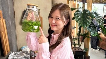【いたずらっ子まいやん】白石麻衣が“噂の激まずハーブティー”を片手に笑顔！SNSには「可愛すぎる」「僕にもください」の声『最後の鑑定人』