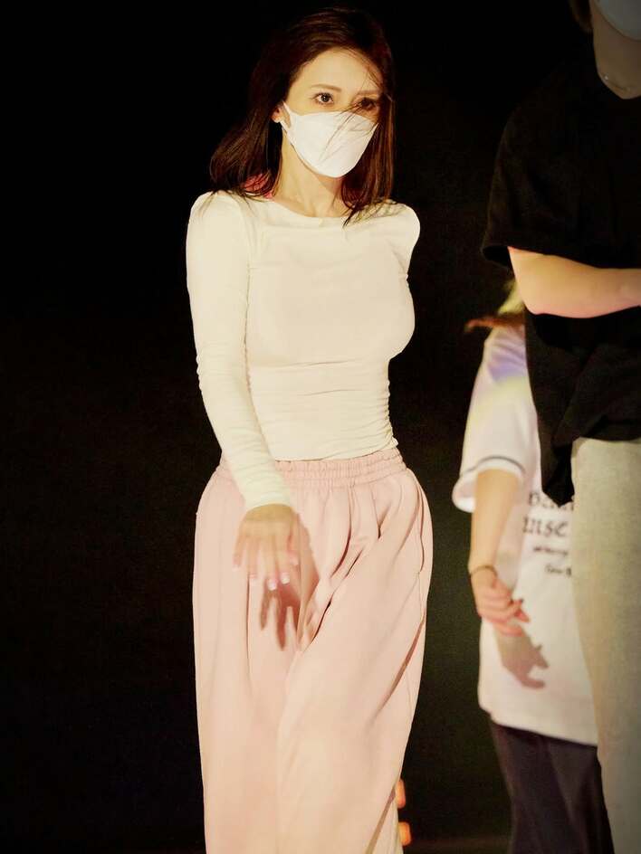 眼差しがカッコイイ！」浜崎あゆみ マスク姿でも気迫あるオーラ