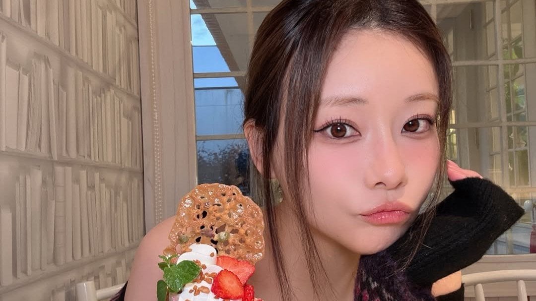 重盛さと美/メガ盛り 1ヵ月で2.4kg増えました」重盛さと美 へそ出しショット公開！特大