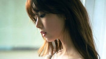 青ランジェリー姿でこちら見つめ… 乃木坂46・筒井あやめ 新ショット公開！バースデーティアラのお姫様ショットも 1st写真集『感情の隙間』