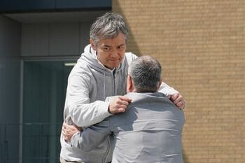 『イップス』渡部篤郎が田中要次を突き落とす…第5話犯行シーン写真が解禁！裁判を傍聴しながら殺人…そのトリックとは！？