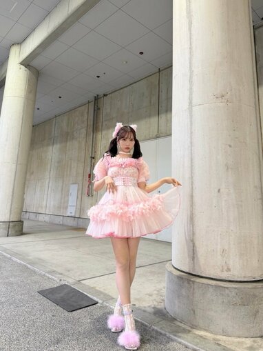 似合いすぎてキュン死」AKB48小栗有以 ピンクのミニスカ衣装