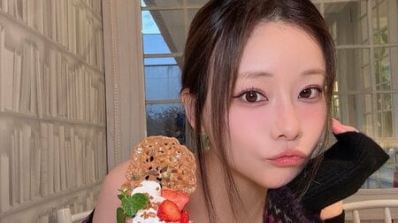 「1ヵ月で2.4kg増えました」重盛さと美 へそ出しショット公開！特大パフェとの2ショットも「いつもと違う雰囲気素敵」