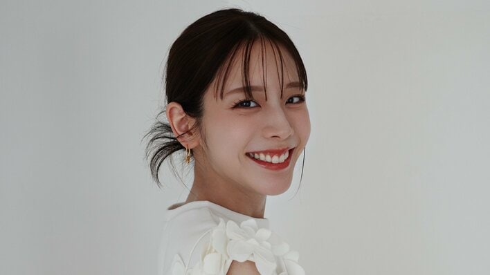 第1子妊娠中・貴島明日香 “ふっくらしてきたお腹”のマタニティショット公開！真っ白コーデの幸せあふれる姿に「すごく良い笑顔」