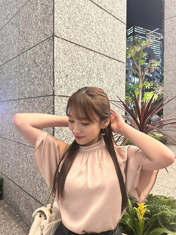 【画像7枚】矢吹奈子 美肩&美脚が際立つきれいめ私服コーデを見る