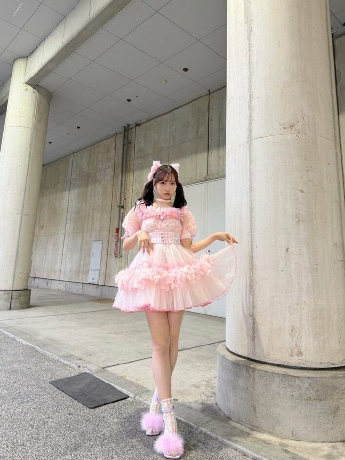 似合いすぎてキュン死」AKB48小栗有以 ピンクのミニスカ衣装