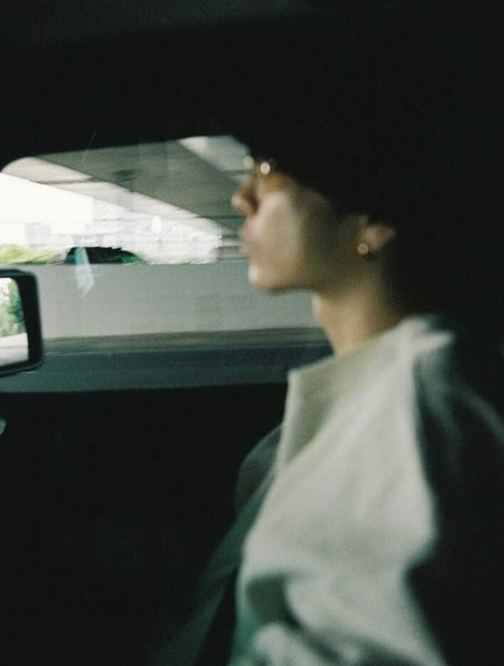 佐藤健 ドライブ中の“プライベートショット”披露！ハンドル握る姿に