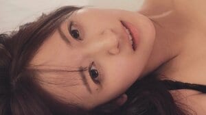 乃木坂46・金川紗耶1st写真集　初の黒ランジェリーカット解禁！大人な色気あふれる先行カット公開