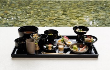 【尼崎 茶寮 楽書院】開業以来はじめての朝食。水のせせらぎが響く日本庭園で味わう「楽書院の朝餉 ー茶粥ー」