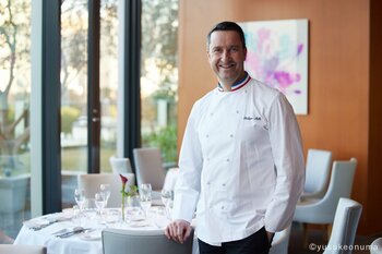 フランス・シャンパーニュ地方「アルバンヌ」よりフィリップ・ミル シェフ来日。「ドン ペリニヨン」「クリュッグ」と紡ぐ極上の美食体験。