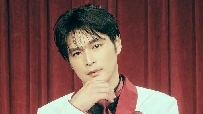 「度肝抜かれた」元Jリーガー・SHOW-WA青山隼 ワイルドなコーンロウ姿へ大胆イメチェン！雰囲気ガラリなロックスター風ショットに「誰かと思った」