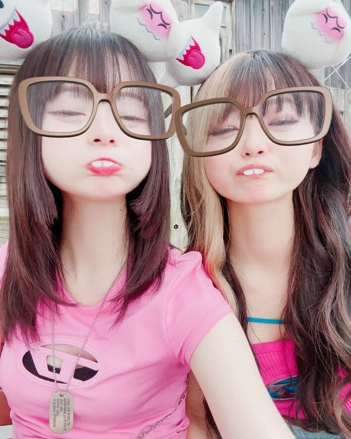 さくら＆あみかのカップル誕生！？ユニバでおそろいコーデ披露 かわい