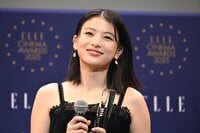 出口夏希 美デコルテが際立つ黒レースキャミ姿披露！ 「撮影で青春を思い出しました」と笑顔で喜び語る 映画『か「」く「」し「」ご「」と「』出演【ELLE CINEMA AWARDS 2025】