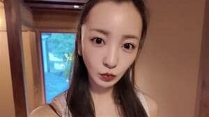 板野友美 “一棟貸し”露天風呂ショットを公開！自然に囲まれた広々空間でリラックスする姿やサウナで汗をかく姿も「気持ちよさそう～」