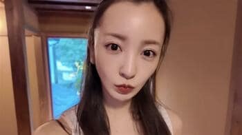 板野友美 “一棟貸し”露天風呂ショットを公開！自然に囲まれた広々空間でリラックスする姿やサウナで汗をかく姿も「気持ちよさそう～」