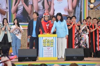 【写真30枚】マッサマンが社長をバックハグ！『お台場冒険王2024』オープニングをフジテレビアナウンサーとtripleSが彩った！