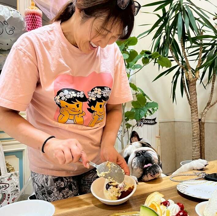 【画像8枚】「アップにして確認しちゃった」北斗晶 家族写真に夫・佐々木健介が2人!?の写真を見る