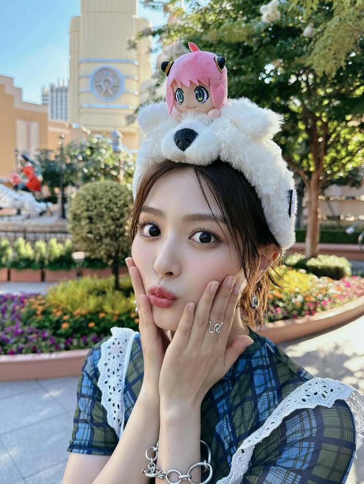 【かりン】全4点VOLCAN&APHRODITEスヌーピーカチューシャ 内田理央 USJ満喫でスヌーピーとハグ！『SPY×FAMILY』アーニャの